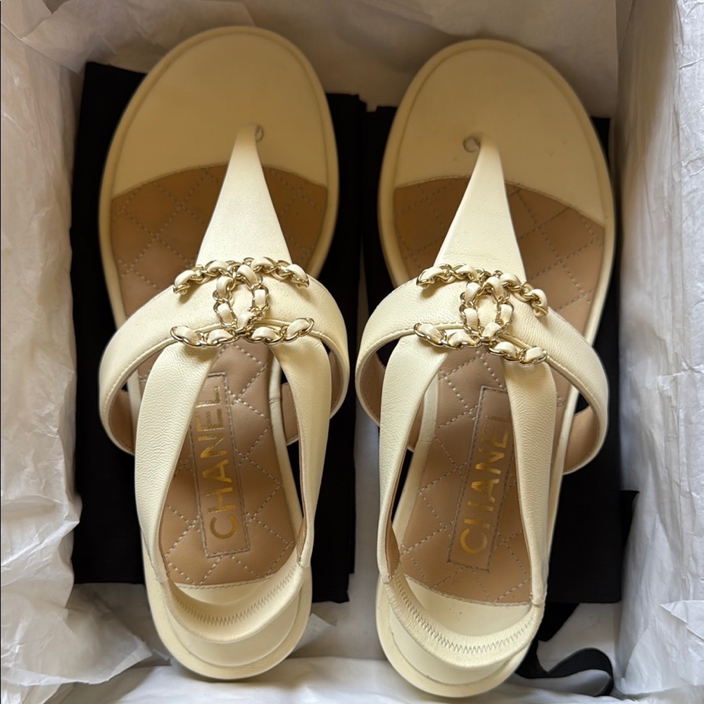 Chanel Ivory Lambskin sandals 37.5 excellent condition